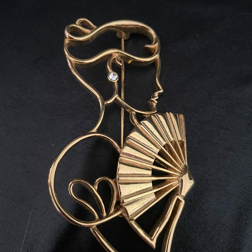 Chic Gold Silhouette Brooch With Crystal Detail 10$